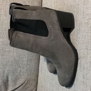 Sam Edelman gray suede 3 inch heel Chelsea ankle boots size 8.5